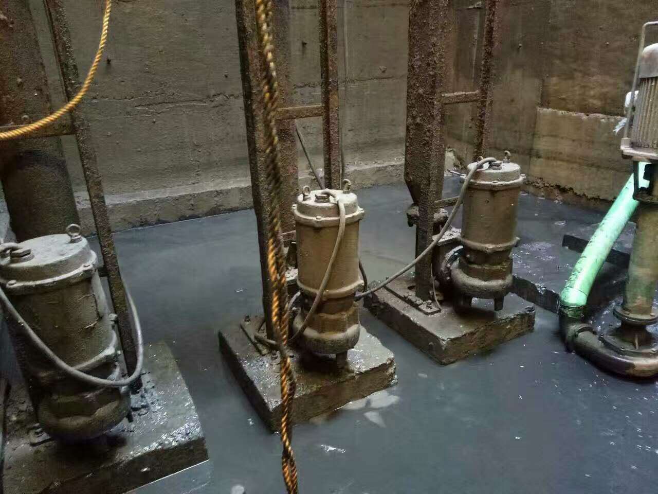 九合垸原种场污水池清理