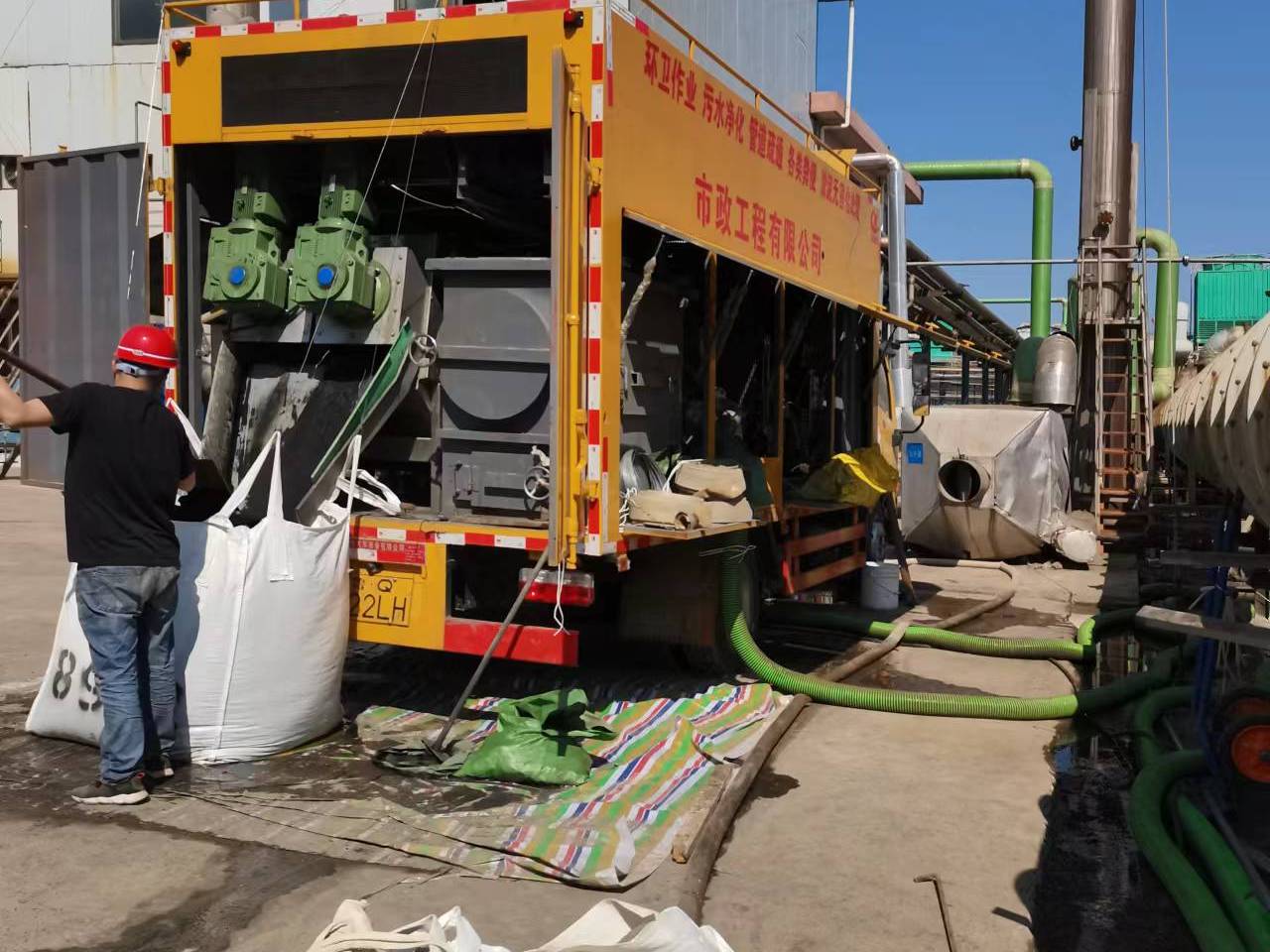 九合垸原种场淤泥压干处理